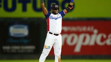 Hanser Alberto, de la República Dominicana, celebra un doblete en el encuentro ante Panamá, en la Serie del Caribe, el domingo 30 de enero de 2022, en Santo Domingo.&nbsp;