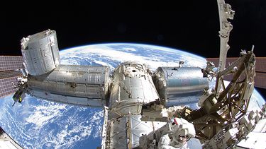 El Control de la Misión ordenó a la tripulación de seis hombres que suspendieran algunos experimentos científicos. (AP)