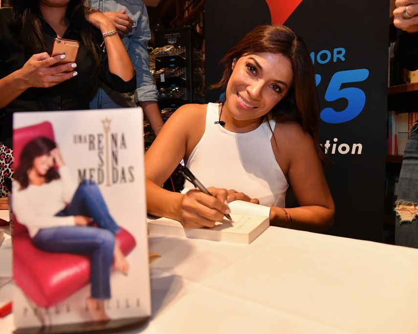 La locutora colombiana Paula Arcila durante la presentación de Una reina sin medidas.&nbsp;