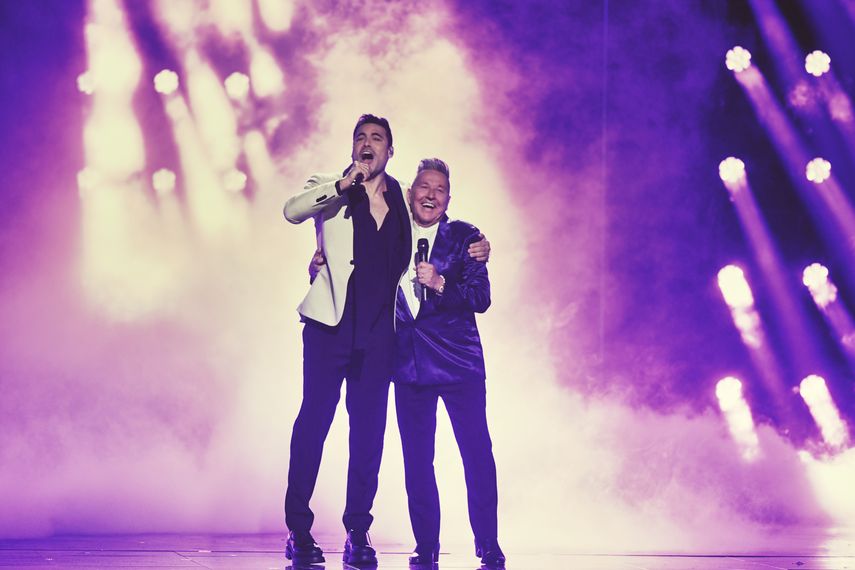 Carlos Rivera y Ricardo Montaner protagonizan uno de los mejores momentos de la gala de Premio Lo Nuestro, el 23 de febrero de 2022.