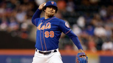 El pitcher Taijuan Walker lanza por los Mets de Nueva York en un duelo ante los Dodgers de Los Ángeles, el 30 de agosto de 2022, en Nueva York.&nbsp;