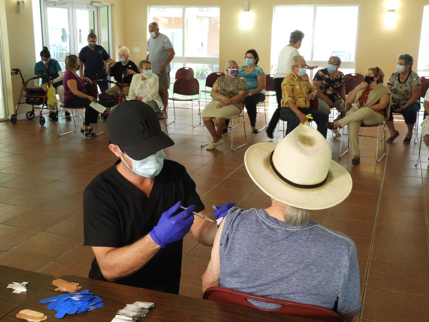 La vacuna es la mejor defensa contra el sarampión. La vacuna es la mejor defensa contra el sarampión.