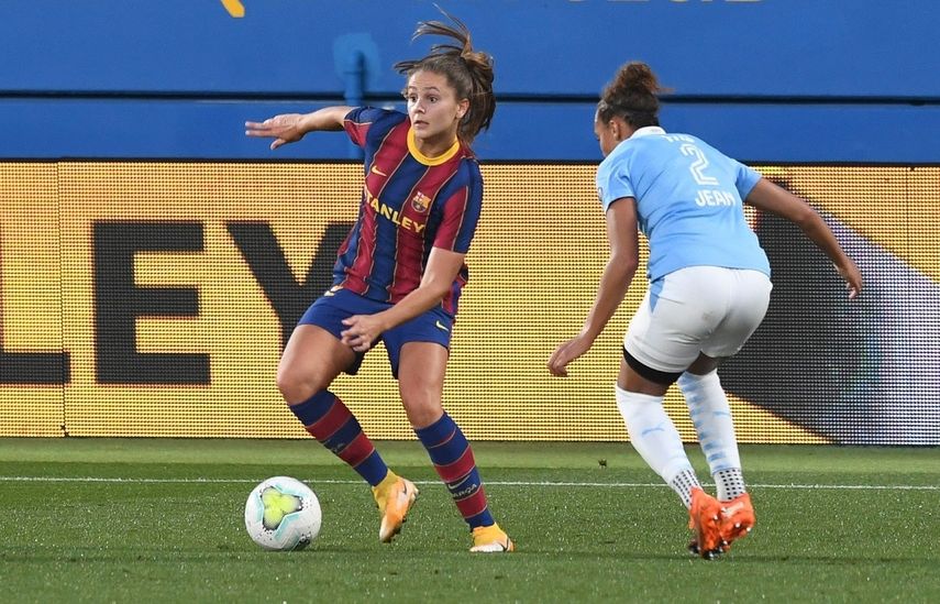 La jugadora del Barça Femení Lieke Martens en una acción del partido contra el PSV Eindhoven en el Estadi Johan Cruyff, correspondiente a la vuelta de los dieciseisavos de final de la UEFA Womens Champions League