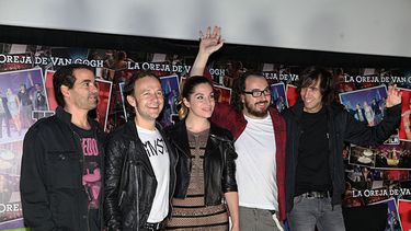 Los integrantes de la agrupación musical española La Oreja de Van Gogh (de izquierda a derecha) Álvaro, Pablo, Leire, Xabi y Haritz presentaron su última producción musical, Primera Fila, en la Ciudad de México. EFE/ Sáshenka Gutiérrez