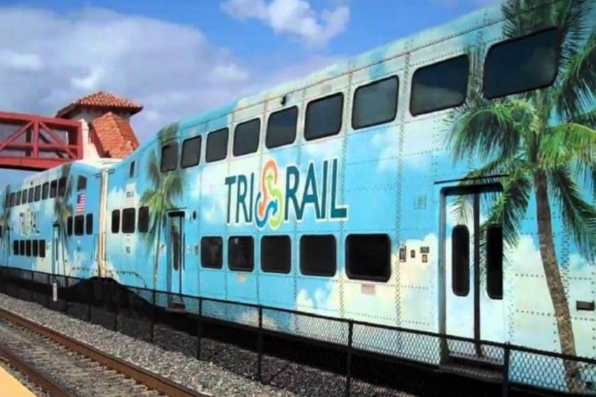Vista de una formación de vagones del Tri-Rail.