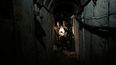 Soldados israelíes recorren un túnel descubierto cerca de la frontera Israel-Gaza, 13 de octubre de 2023. Un extenso laberinto de túneles construidos por el grupo extremista Hamas se extiende a lo largo de la densamente poblada franja y oculta a los combatientes, su arsenal de cohetes y a más de 200 rehenes que ahora retiene tras el ataque sin precedentes del 7 de octubre contra Israel.