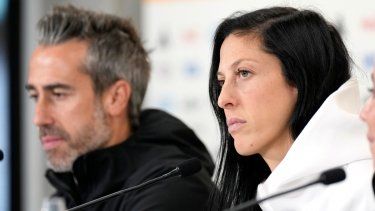 La delantera española Jenni Hermoso (derecha) y el extécnico Jorge Vilda durante una rueda de prensa en el Mundial femenino, el lunes 14 de agosto de 2023.&nbsp;