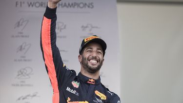 daniel ricciardo  gano el gran premio de azerbaiyan  de la formula uno
