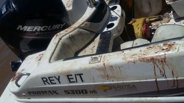 Fuentes judiciales aseguraron a la agencia oficial de noticias Télam que en la embarcación se halló una pistola.