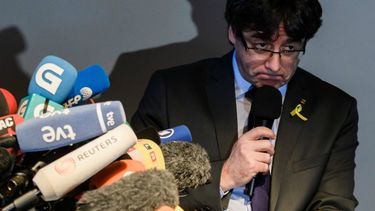 El expresidente catalán Carles&nbsp;Puigdemont&nbsp;ofrece una rueda de prensa en Berlín.