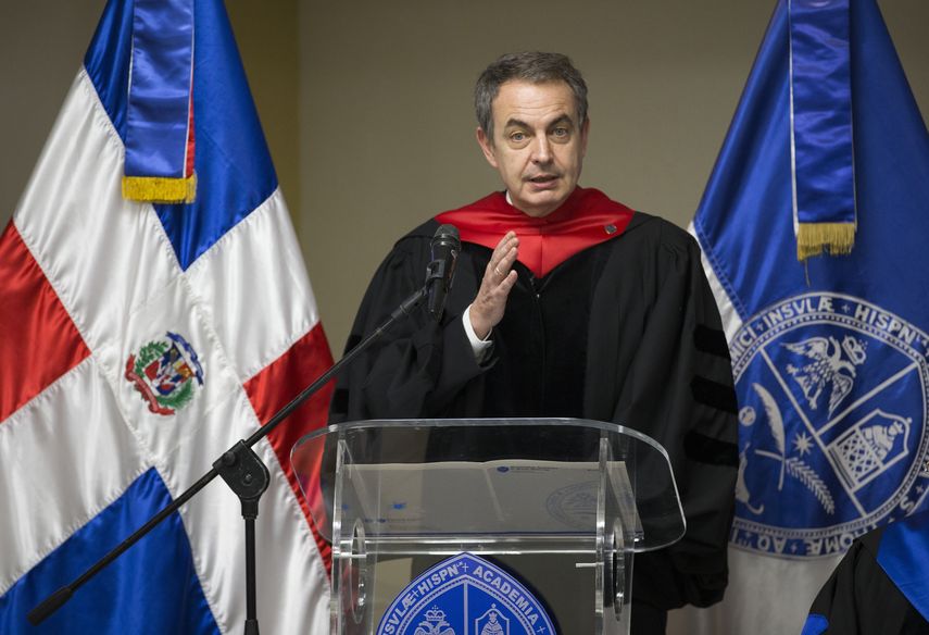 Zapatero fue tras investido Doctor Honoris Causa por la Universidad Autónoma de Santo Domingo.