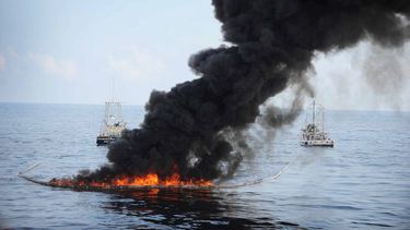 El 22 de abril de 2010 se hundió la plataforma Deepwater Horizon en aguas del Gofo de México luego de una explosión ocurrida dos días antes y en la que murieron 11 trabajadores.
