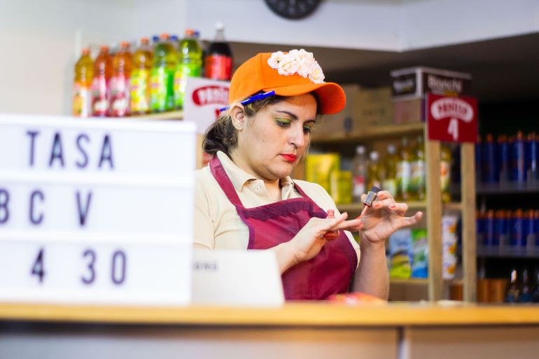 Sala 10, ¿Y con esta salchicha?. 