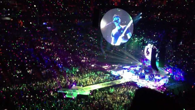 Coldplay en concierto en el Hard Rock Stadium.