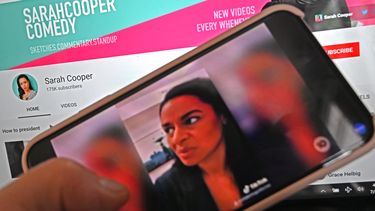 En esta fotograf&iacute;a de archivo, una ilustraci&oacute;n tomada en Washington, DC, el 16 de julio de 2020, muestra el canal de comedia Sarah Cooper de YouTube. La comediante ahora protagonizar&aacute; su propio especial en Netflix.&nbsp;