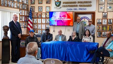 Reunión en la Casa del Preso en Miami para anunciar evento de conmemoración del Día de la Independencia de Cuba.