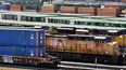 Contenedores para ser trasladados por tren y que fueron descargados en el Puerto de Los Ángeles, California.
