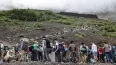 Una cola de visitantes en un sendero en el monte Fuji, en el centro de Japón, uno de los lugares cuyas nubes fueron analizadas por los investigadores y encontraron en su componente microplásticos