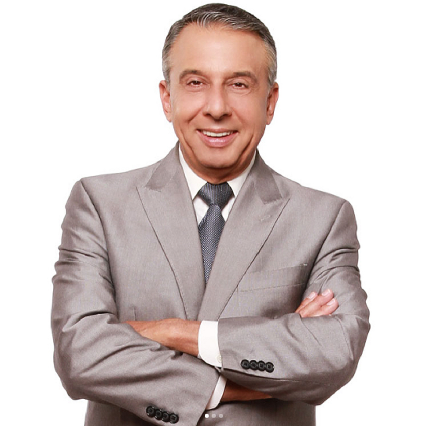 El periodista cubano&nbsp;Roberto Rodríguez Tejera conduce el programa Al filo de la noticia.&nbsp;