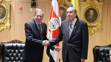 Edmundo González Urrutia, presidente electo de Venezuela, junto con Rodrigo Chávez, presidente de Costa Rica.&nbsp;