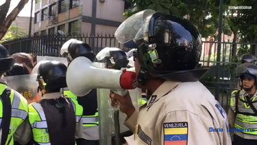 Policía Nacional Bolivariano se encara a los manifestantes