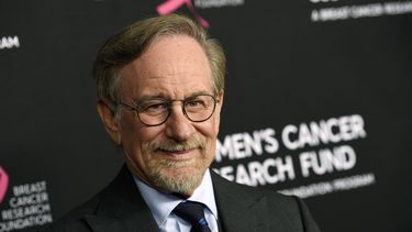 En esta foto del 28 de febrero de 2019, Steven Spielberg llega a la gala benéfica An Unforgettable Evening en Beverly Hills, California.