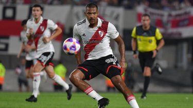 El delantero venezolano de River Plate, Salomón Rondón, durante el partido del torneo de la Liga de Fútbol Profesional Argentina contra Argentinos Juniors en el estadio El Monumental de Buenos Aires, el 12 de febrero de 2023.&nbsp;