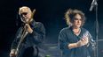 Reeves Gabrels y Robert Smith, de la banda de rock británica The Cure, actúan en el Festival de Música Austin City Limits (ACL) el 12 de octubre de 2019, en Zilker Park en Austin, Texas.