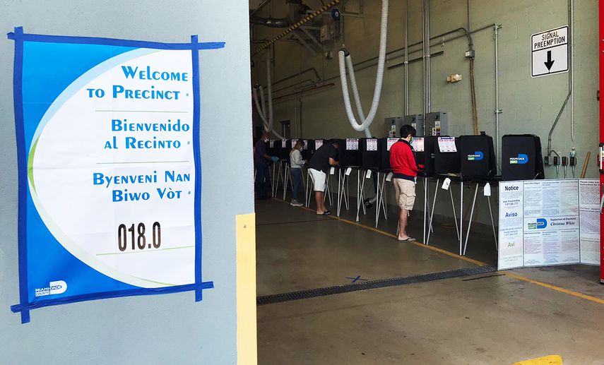 Vista parcial de un centro de votación en Miami-Dade 3 de noviembre de 2020.