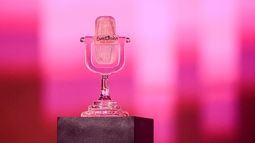 El trofeo aparece antes del 68º Festival de la Canción de Eurovisión 2024 el 11 de mayo en el Malmo Arena, en Malmo, Suecia. &nbsp;