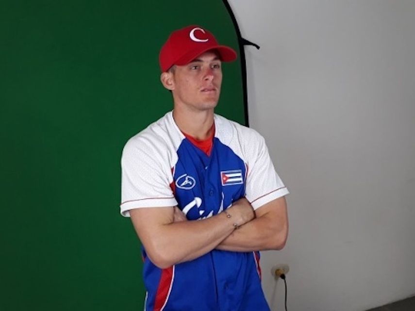 Pelotero cubano Cesar Prieto firmó con los Orioles de Baltimore y ya es una promesa desde Clase A