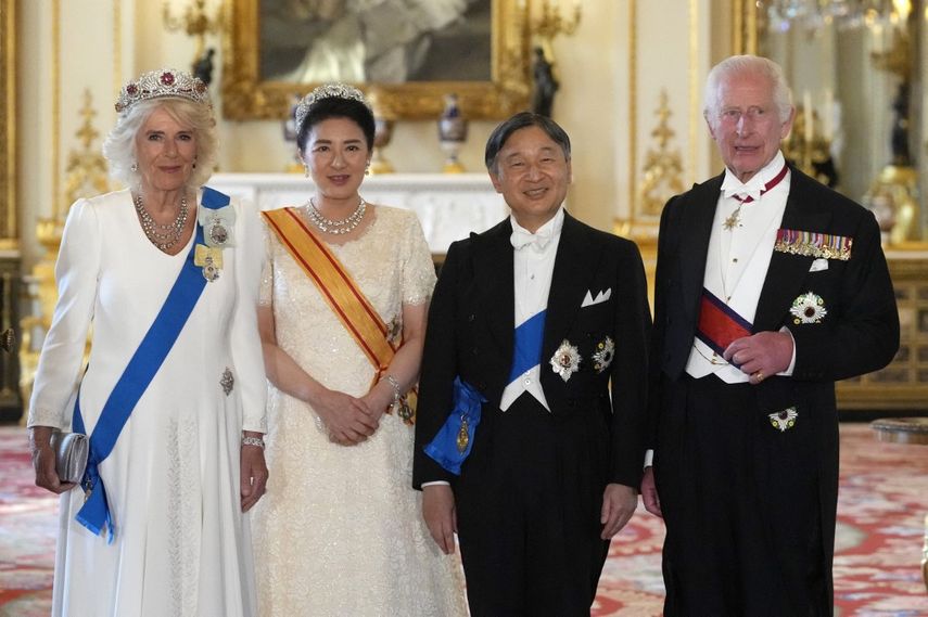 El rey Carlos III, la reina Camilla, el emperador Naruhito de Japón y la emperatriz Masako, posan para una fotografía formal antes de un banquete estatal en el Palacio de Buckingham en Londres el 25 de junio de 2024.&nbsp;