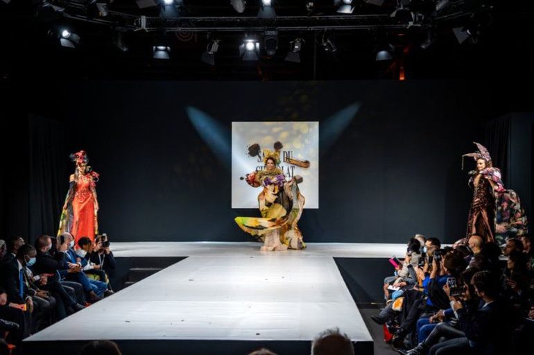 La modelo venezolana Luisa María Araujo participó en desfile benéfico en París, en el marco de la Feria Internacional del Cacao realizada en París, Francia. 