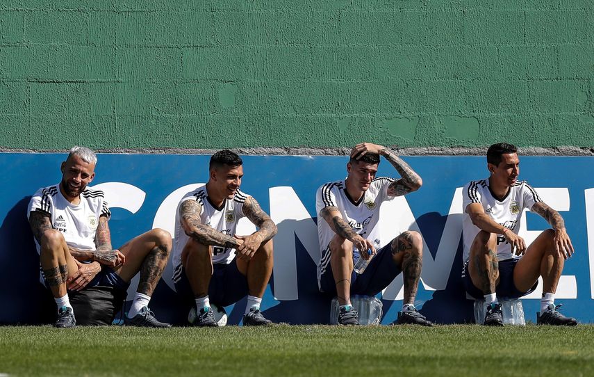 Los últimos cruces entre ambas selecciones en Copa América tampoco sonríen a los argentinos. Perdieron las dos finales de las ediciones de Perú 2004 y Venezuela 2007, y cayeron en los cuartos de Uruguay 1995 y Paraguay 1999.