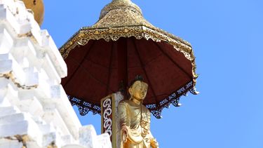 Una de las muchas figuras de Buda de la pagoda Shwedagon en Rangún.