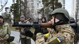 Soldados ucranianos a principios de la invasión a Rusia. &nbsp;
