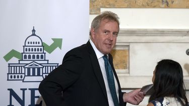 En esta fotografía del 20 de ocubre de 2017, se muestra al embajador británico Kim Darroch durante un evento en la Embajada de Gran Bretaña en Washington.&nbsp;