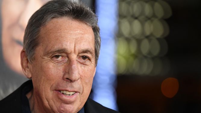 En esta foto de archivo tomada el 13 de diciembre de 2017, el productor Ivan Reitman asiste al estreno de Father Figures en el Teatro Chino TCL en Hollywood, California.