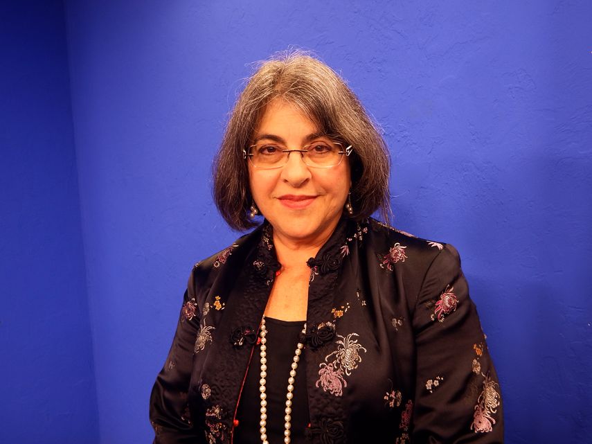 Levine señaló que la detención de inmigrantes a cargo de los departamentos policiales suprime la cooperación de la comunidad con dichas autoridades.