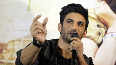 En esta fotograf&iacute;a del 30 de mayo de 2017, el actor de Bollywood Sushant Singh Rajput habla durante una conferencia de prensa en Ahmadabad, India.&nbsp;