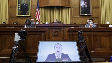 El CEO de Facebook Mark Zuckerberg aparece en video durante una audiencia con la Comisi&oacute;n de Asuntos Jur&iacute;dicos de la C&aacute;mara de Representantes en el Congreso en Washington, el 29 de julio del 2020.&nbsp;