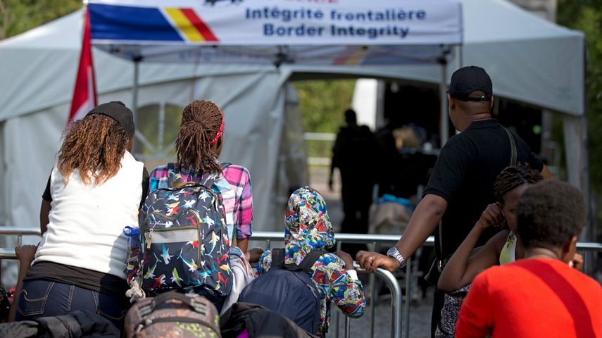 En el verano, miles de personas, en su mayoría haitianos,&nbsp;cruzaron de forma ilegal la frontera entre Estados Unidos y Canadá&nbsp;para solicitar refugio.