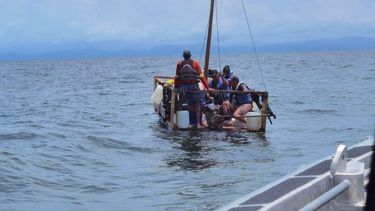 Cuatro&nbsp;cubanos&nbsp;y tres&nbsp;venezolanos&nbsp;que viajaban en una embarcaci&oacute;n artesanal a 12 millas n&aacute;uticas&nbsp;al noroeste de Punta Caribana, en el Caribe colombiano, fueron interceptados por la Armada de Colombia.&nbsp;
