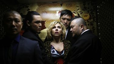 Esta imagen dada a conocer por Universal Pictures muestra a Scarlett Johansson en una escena de Lucy. (Foto AP)