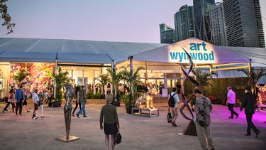 La primera jornada de Art Wynwood 2023 será una vista previa con acceso exclusivo el jueves 16 de febrero, entre 6 pm y 10 pm.&nbsp;