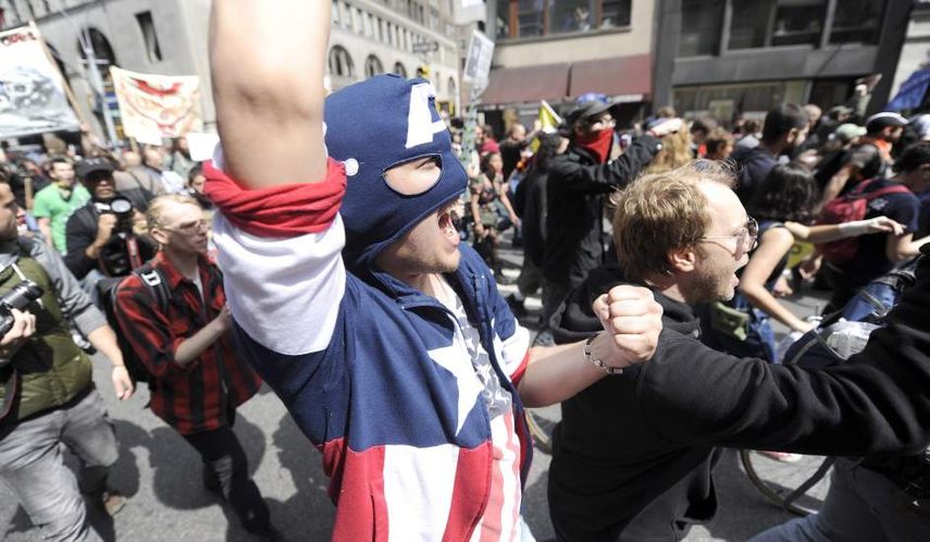 Manifestantes gritan proclamas durante las manifestaciones del Día Internacional de los Trabajadores en Nueva York. (EFE)