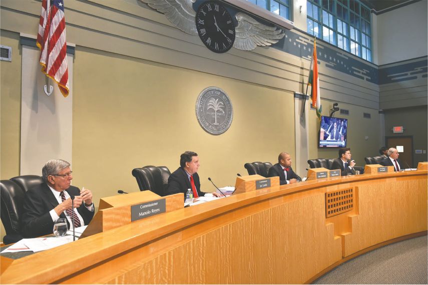 Vista parcial de la Comisión de la Ciudad de Miami.