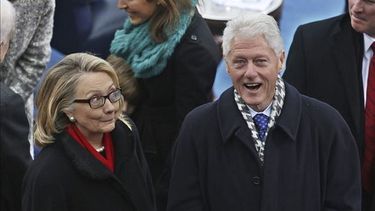 La virtual candidata demócrata Hillary Clinton y el ex presidente estadounidense Bill Clinton. (EFE)