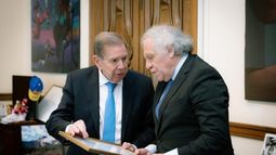 En enero de este año, Edmundo González Urrutia se reunió en Washington con Luis Almagro, a quien presentó una de las actas de votación de las elecciones presidenciales de 2024