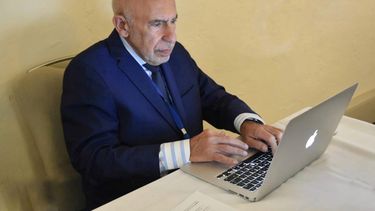 Mario García, un cubano que ha rediseñado los más influyentes periódicos del mundo, participa en la Asamblea Anual de la SIP y dio a conocer su libro The Story, que está concebido para ser leído en el celular